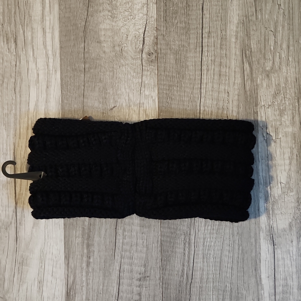 Black Ribbed Ponytail Headband